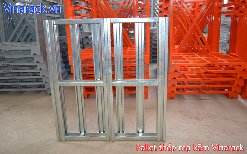 Pallet sắt chứa vật liệu xây dựng